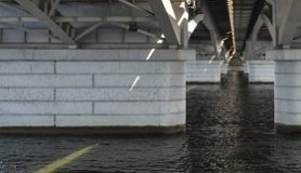 Новости Умного Демонтажа: Работы по погружению свай стартовали в рамках строительства моста через реку Яузу на востоке столицы.