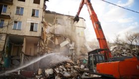 Новости Умного Демонтажа: Порядка 300 домов планируется построить по реновации за три года, ООО "УМиС-8" активно участвует в московской реновации, предоставляет нашу спецтехнику для демонтажных и строительных работ.